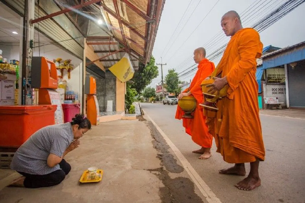 กิจวัตร "พระบัวขาว" ระหว่างบวชเพื่อถวายเป็นพระราชกุศล