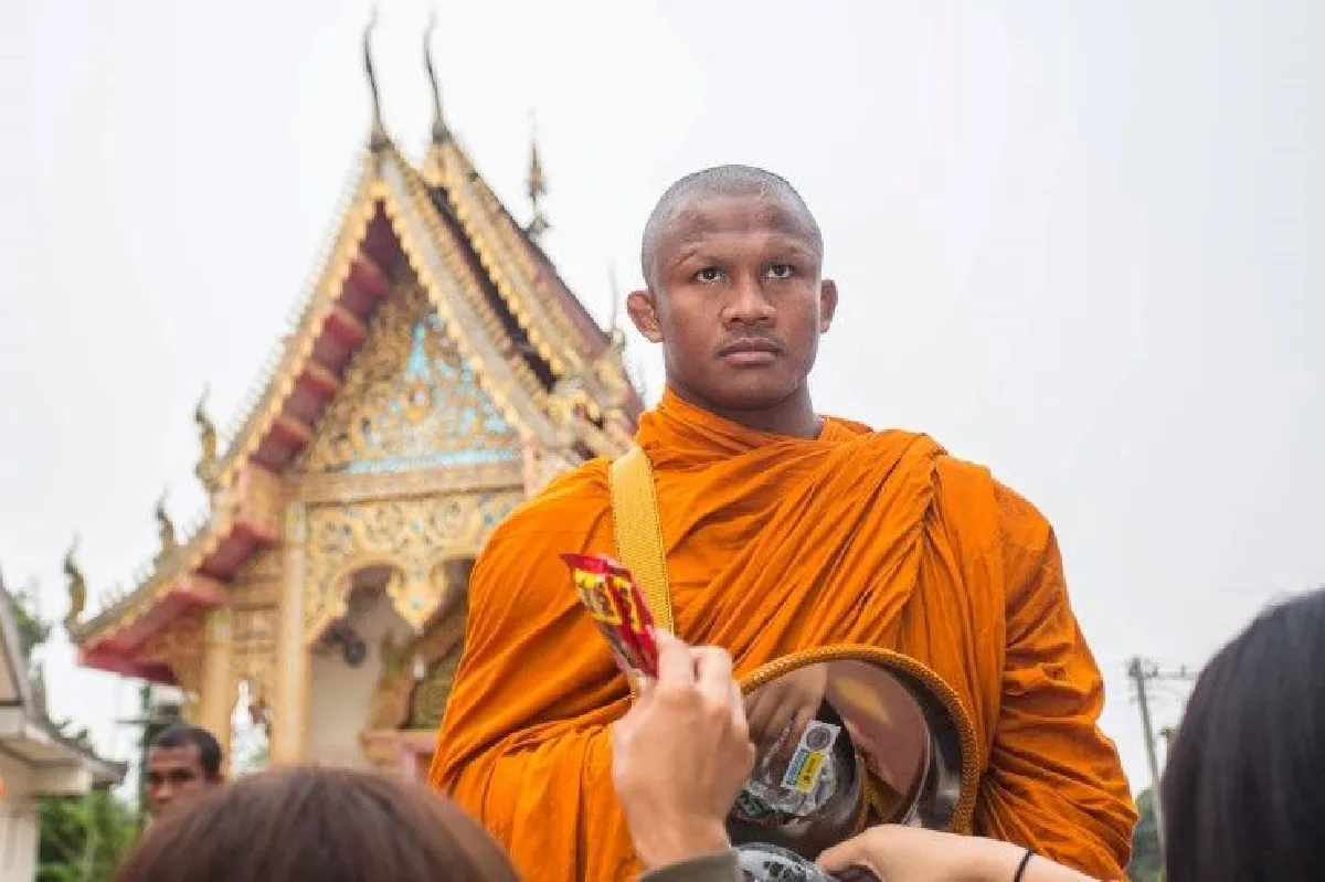 กิจวัตร "พระบัวขาว" ระหว่างบวชเพื่อถวายเป็นพระราชกุศล