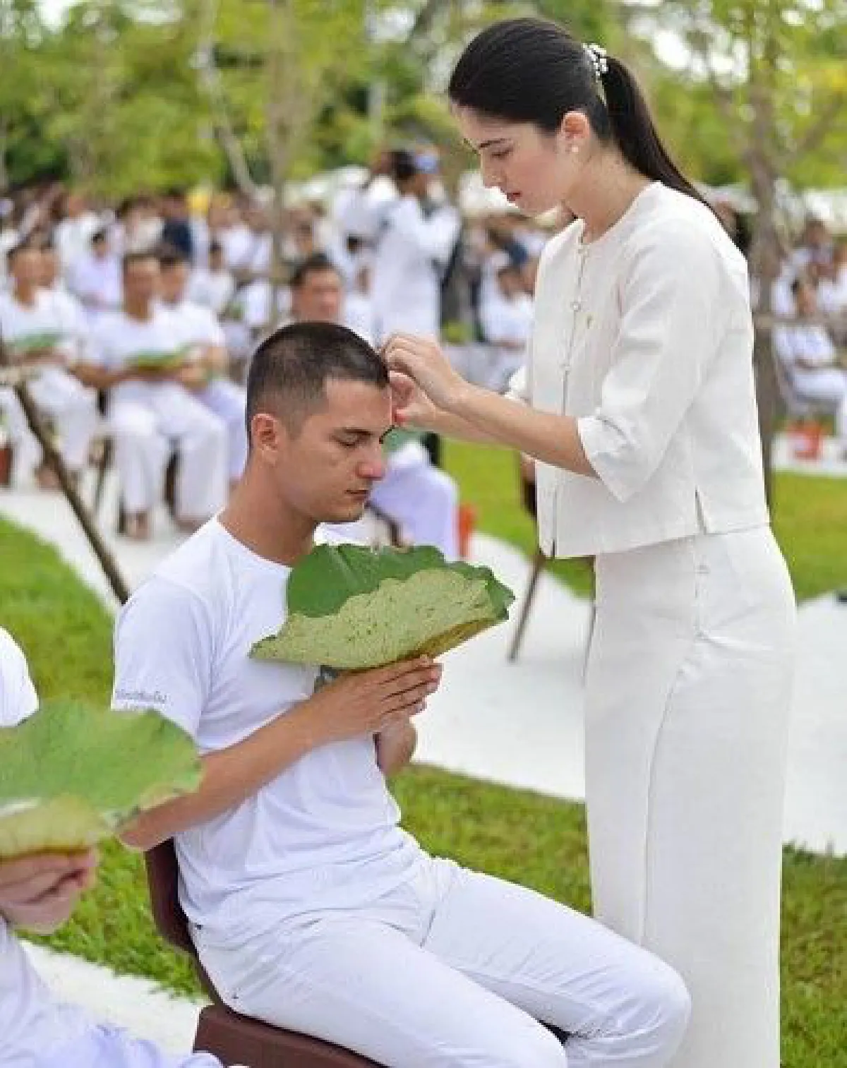 "ทนงศักดิ์-ชิน-กวินท์" บวชหมู่แสดงความอาลัยถวายแด่ในหลวงร.9