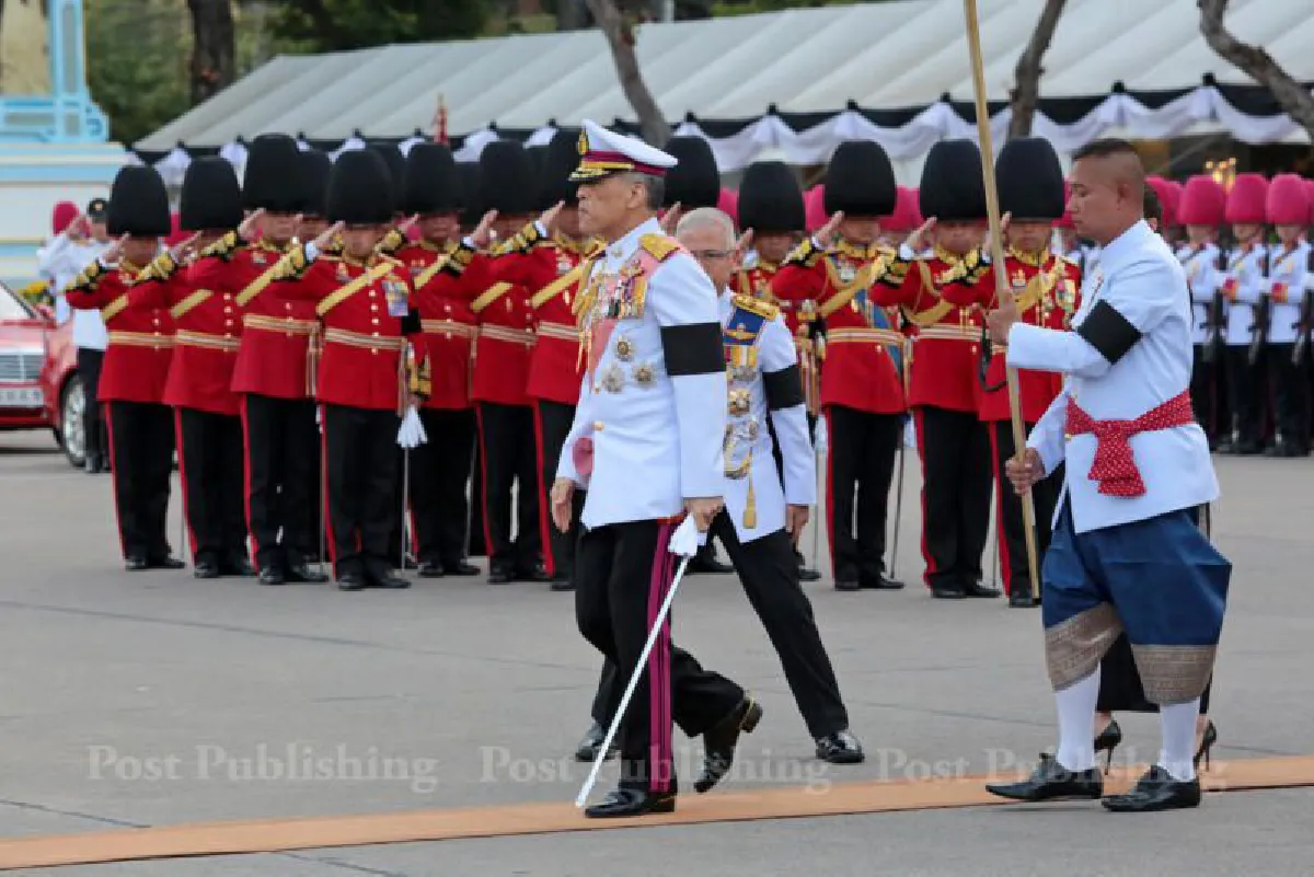 ร.10เสด็จฯทรงวางพวงมาลาและบำเพ็ญพระราชกุศลในวันปิยมหาราช