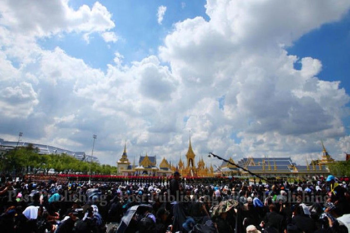 สมเด็จพระเจ้าอยู่หัวรับสั่งให้เพิ่มพื้นที่รับประชาชนร่วมพระราชพิธีถวายพระเพลิง สมเด็จพระเจ้าอยู่หัวรับสั่งให้เพิ่มพื้นที่รับประชาชนร่วมพระราชพิธีถวายพระเพลิง