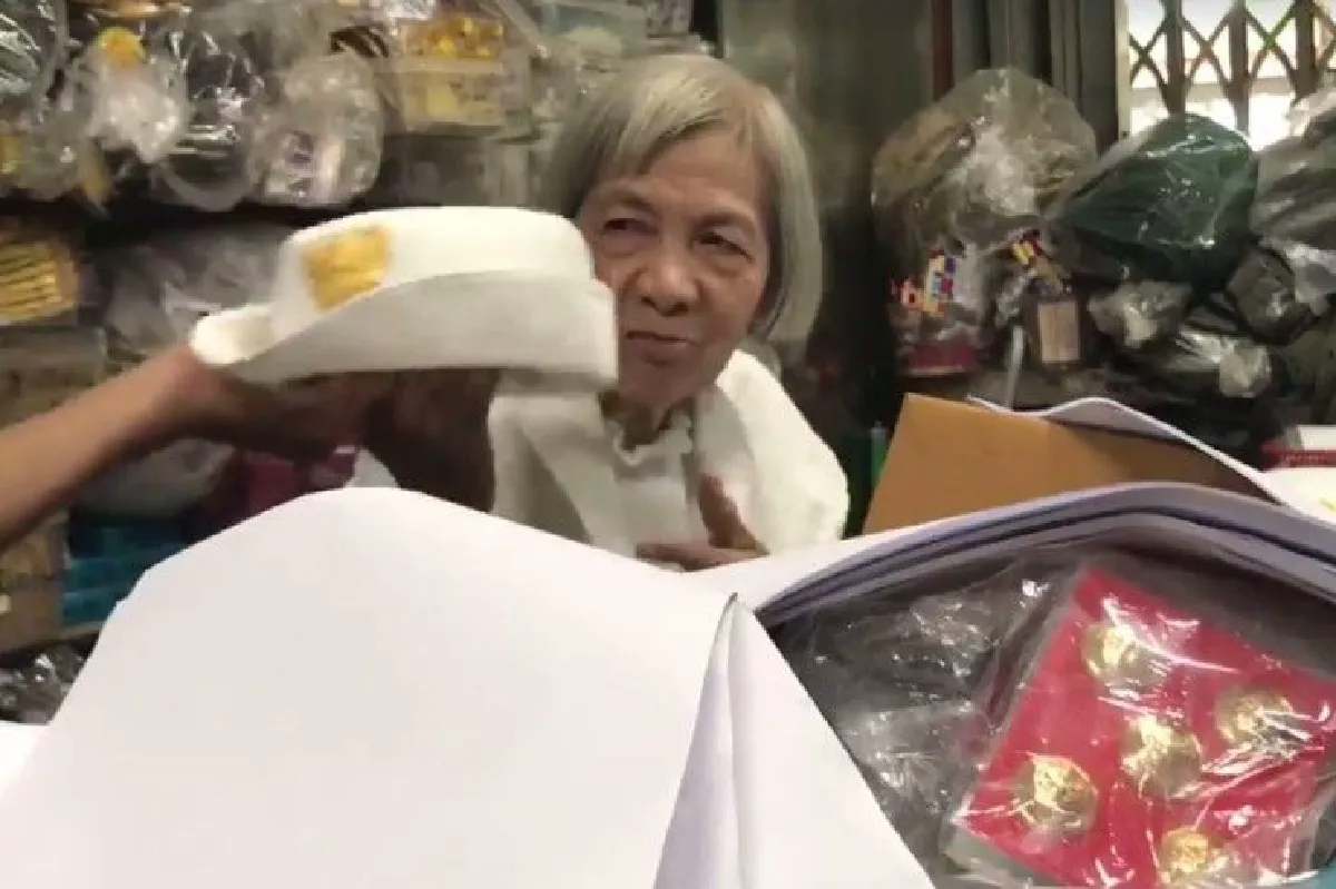 ยายวัย 80ปี เร่งเย็บหมวกหม้อตาลขาวทั้งคืน ไม่อัพราคาเพื่อให้ทุกคนมีหมวกใส่