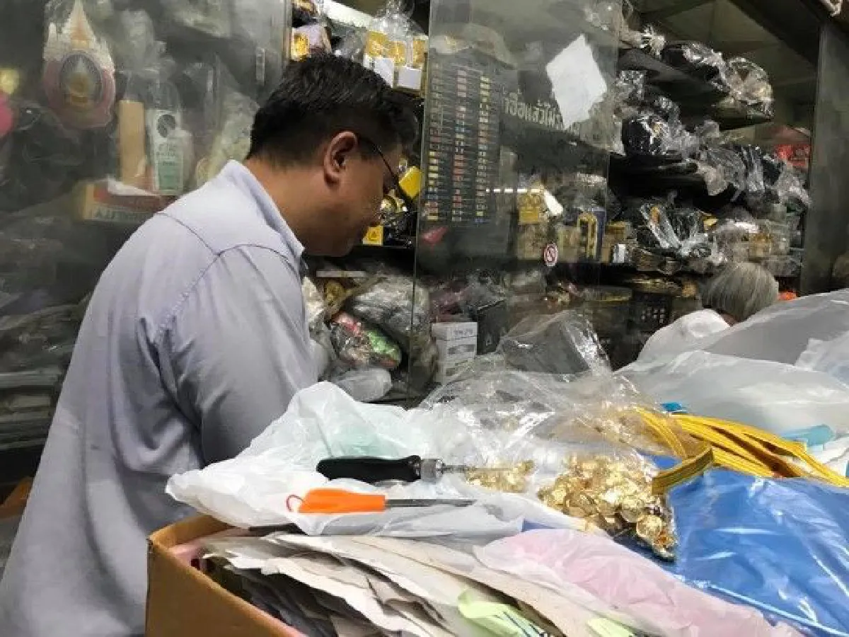 ยายวัย 80ปี เร่งเย็บหมวกหม้อตาลขาวทั้งคืน ไม่อัพราคาเพื่อให้ทุกคนมีหมวกใส่