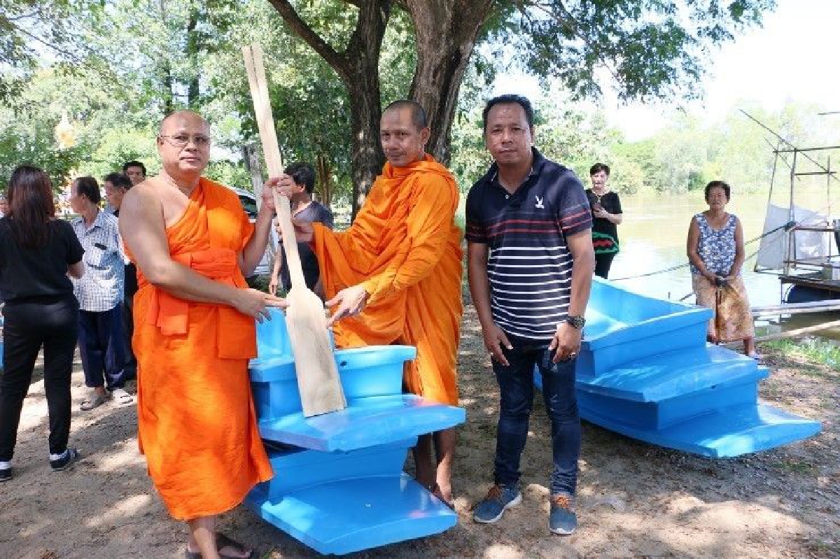 ชาวบ้านเครียดน้ำท่วมนานกว่า1เดือน ต้องนิมนต์พระเทศน์ให้กำลังใจ ชาวบ้านเครียดน้ำท่วมนานกว่า1เดือน ต้องนิมนต์พระเทศน์ให้กำลังใจ
