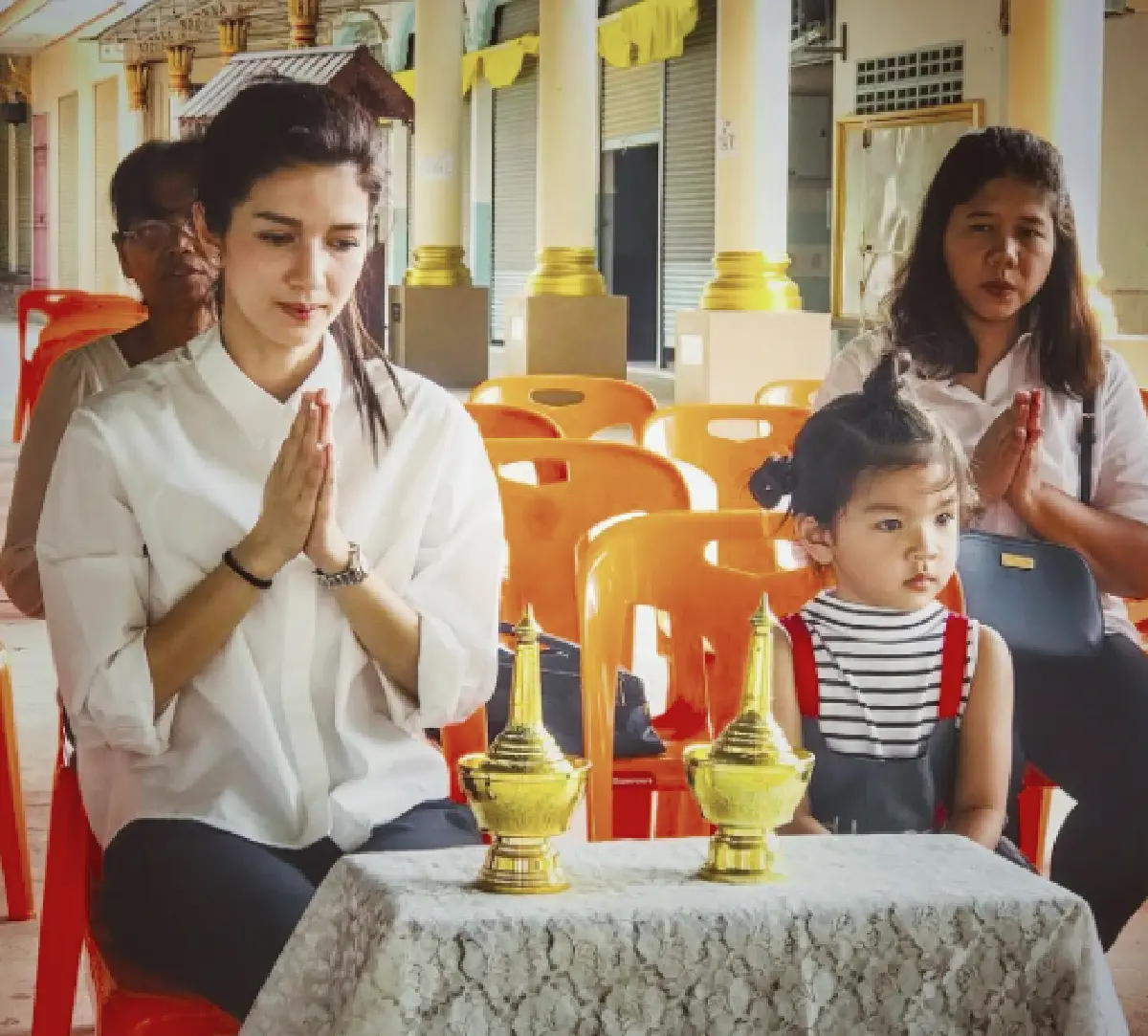 “น้องมะลิ” 4 ขวบแล้ว “แม่โบว์” จูงมือทำบุญพร้อมครอบครัว
