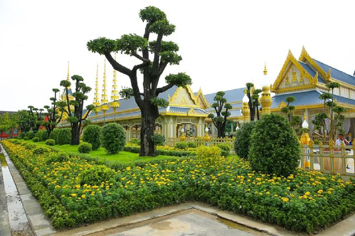 สีสันพันธุ์ไม้ เรียบง่าย สง่างาม สมพระเกียรติ