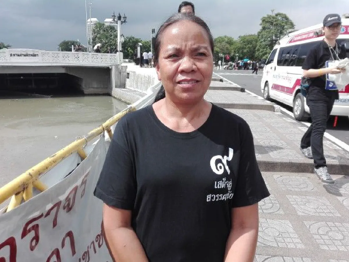 กราบถวายบังคมพระบรมศพวันสุดท้าย "เกิดชาติไหนลูกจะขอเกิดในแผ่นดินพระองค์อีก"