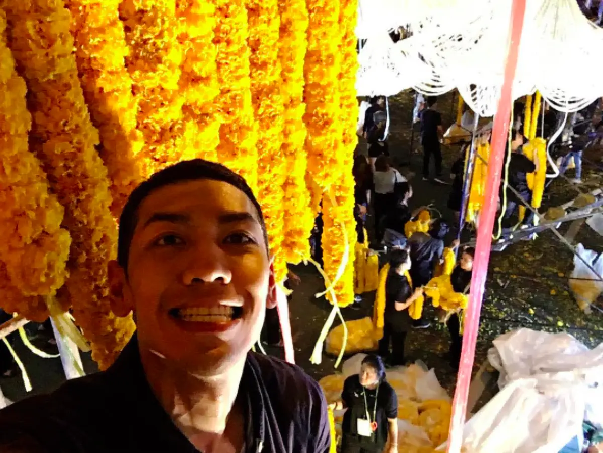 รวมคนบันเทิงร่วมทำความดี ซ่อมแซมและจัดซุ้มดอกไม้เพื่อพ่อหลวง ร.9