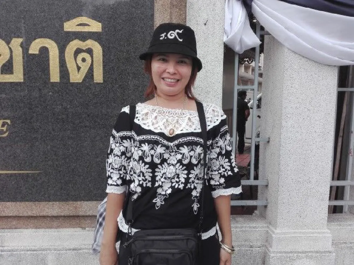 กราบถวายบังคมพระบรมศพวันสุดท้าย "เกิดชาติไหนลูกจะขอเกิดในแผ่นดินพระองค์อีก"