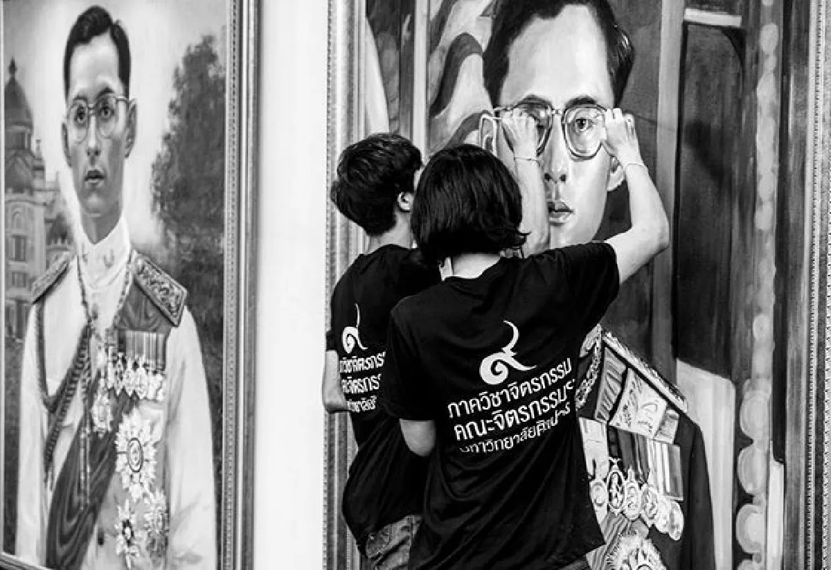 10 ภาพผ่านเลนส์ ปั้นจั่น ปรมะ ถ่ายทอดความรู้สึกประชาชนบริเวณท้องสนามหลวง