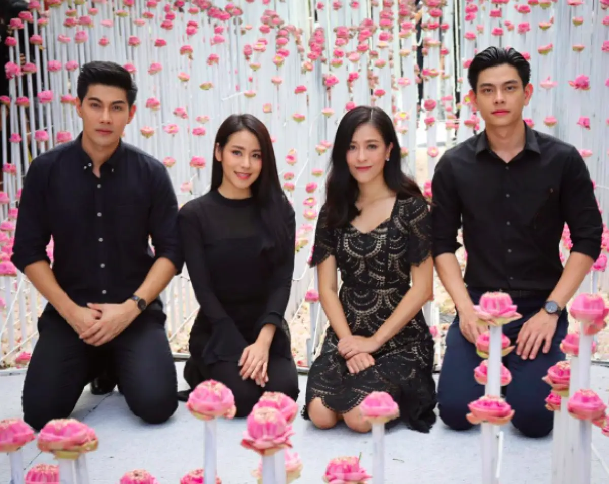 รวมคนบันเทิงร่วมทำความดี ซ่อมแซมและจัดซุ้มดอกไม้เพื่อพ่อหลวง ร.9
