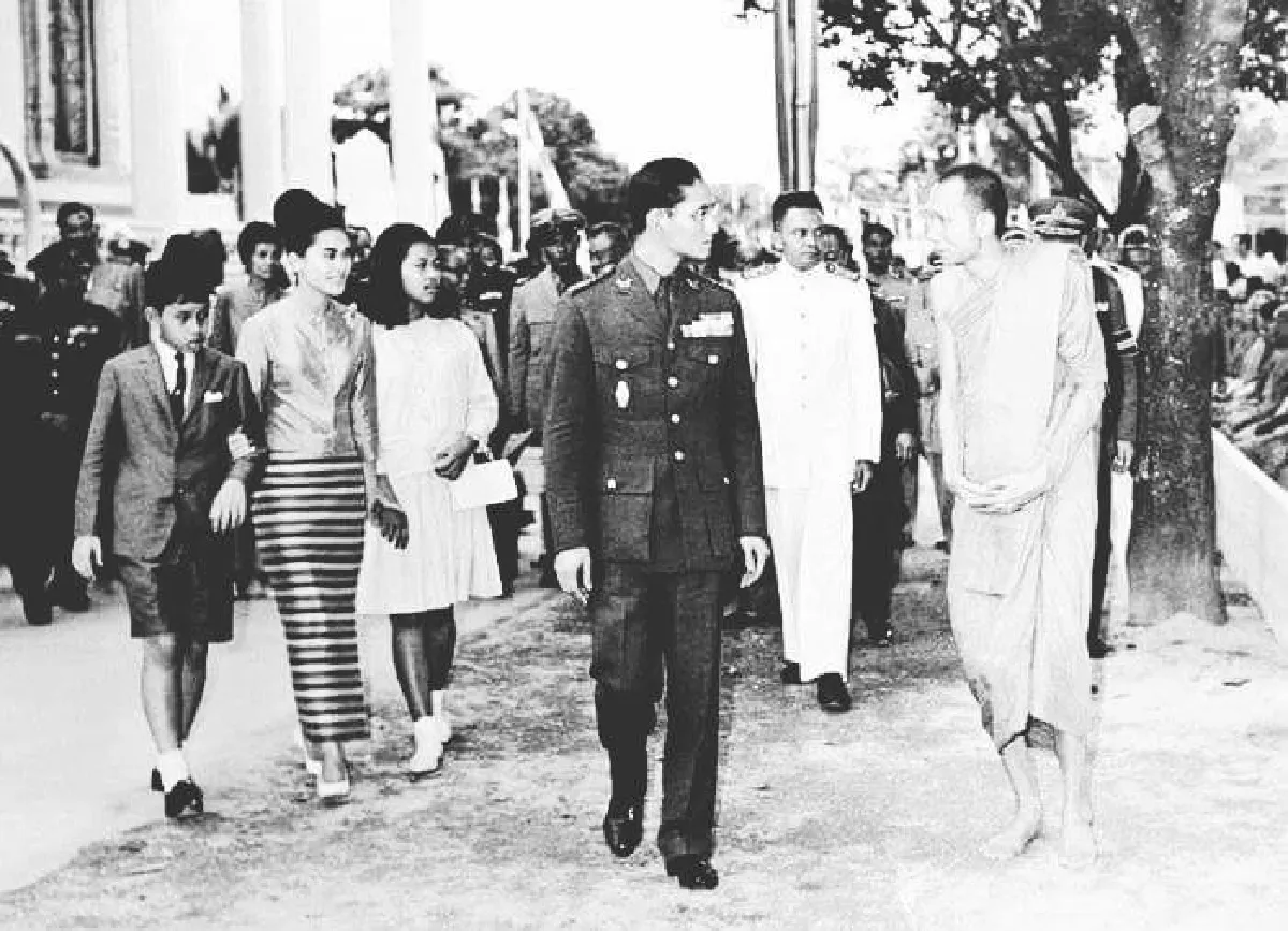 คนเมืองกาญจน์น้อมรำลึกในหลวงร.9เสด็จเยือน10ครั้ง