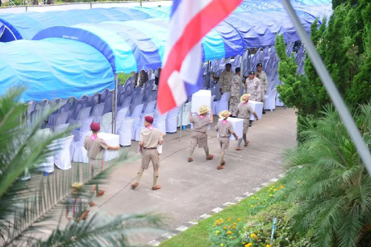 พะเยาทยอยขนดอกไม้จันทน์วางถวายอาลัยในหลวงร.9