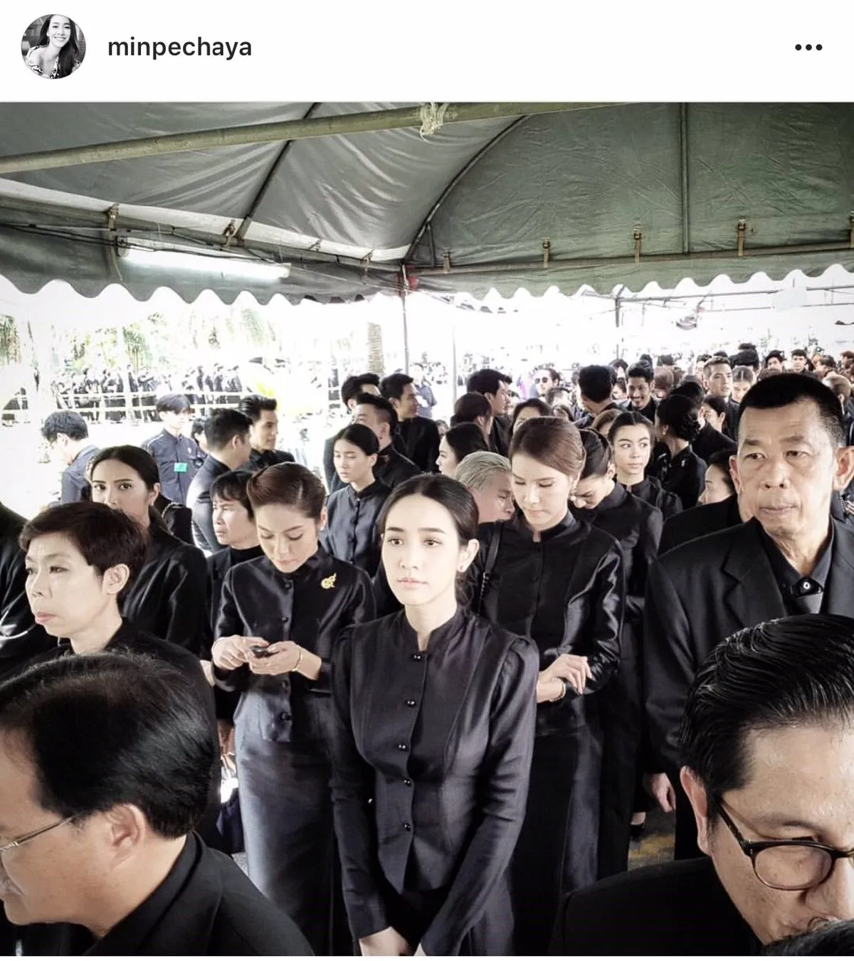 ส่งพ่อครั้งสุดท้าย..คนบันเทิงร่วมพิธีถวายดอกไม้จันทน์