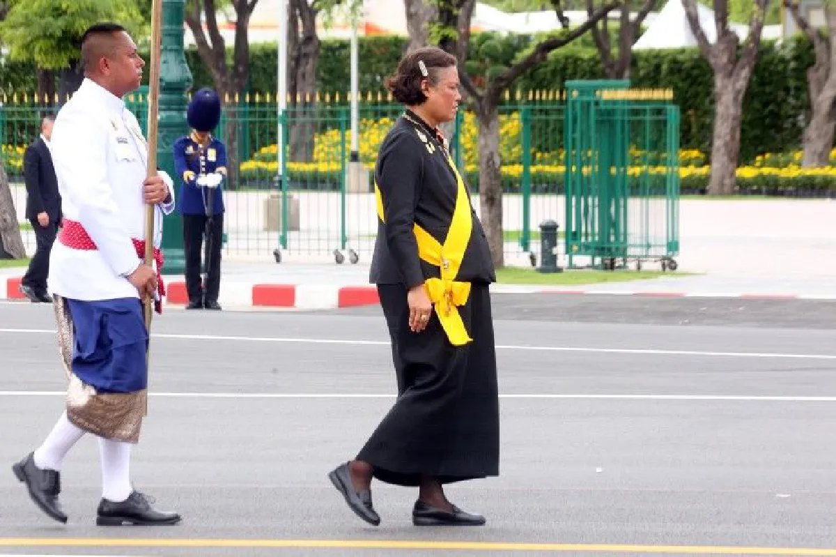 สมเด็จพระเจ้าอยู่หัว-พระบรมวงศานุวงศ์เสด็จฯยาตราในขบวนพระบรมราชอิสริยยศ