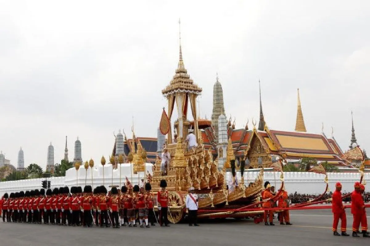 ภาพชุดพระราชพิธีเชิญพระบรมโกศไปพระเมรุมาศผ่านมุมมองสื่อต่างประเทศ
