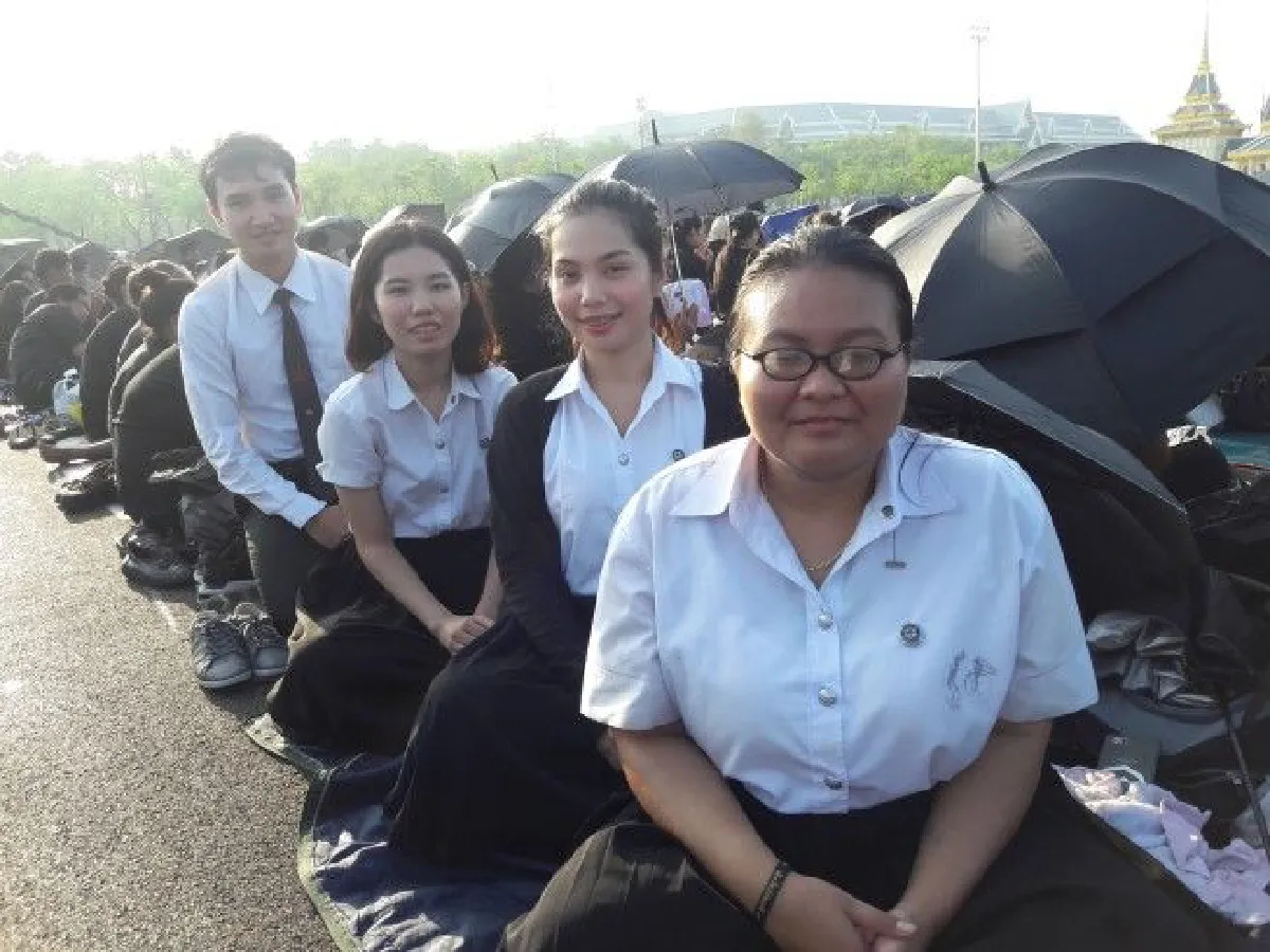 รอด้วยใจภักดิ์ 36 ชั่วโมง น้อมส่งเสด็จในหลวงร.9