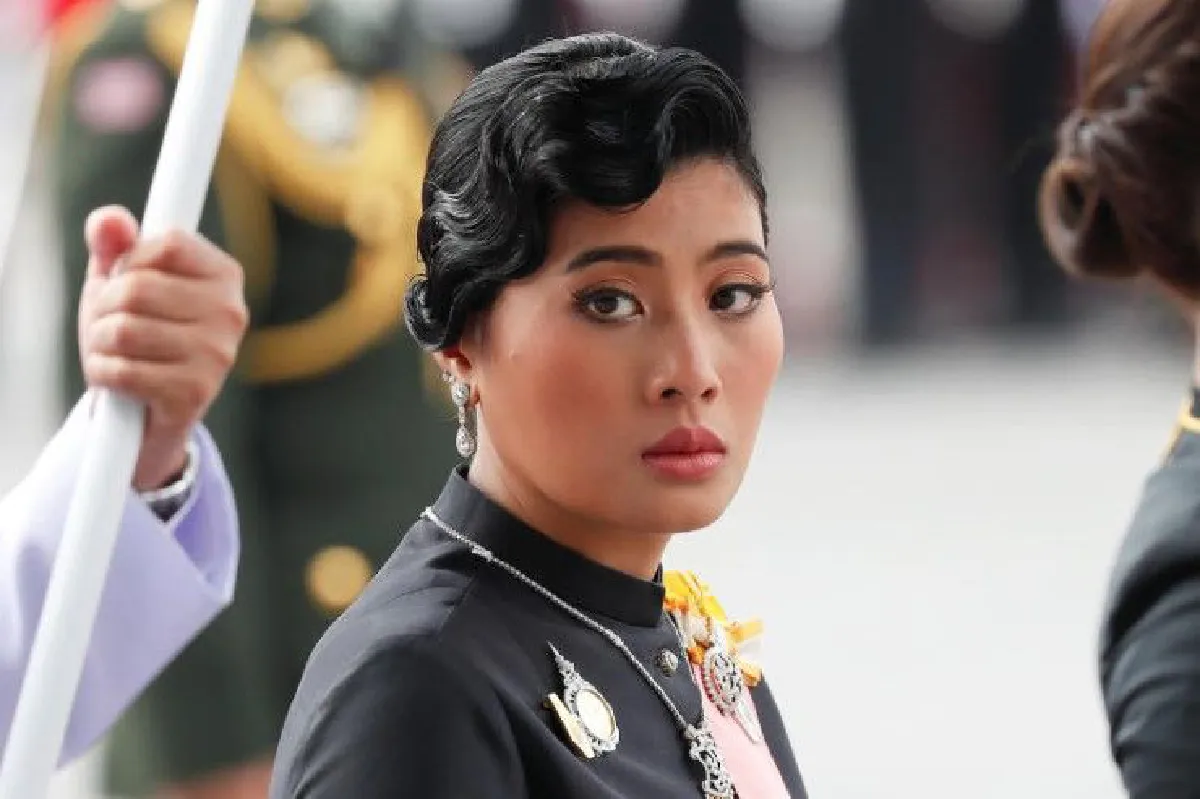 ภาพชุดพระราชพิธีเชิญพระบรมโกศไปพระเมรุมาศผ่านมุมมองสื่อต่างประเทศ