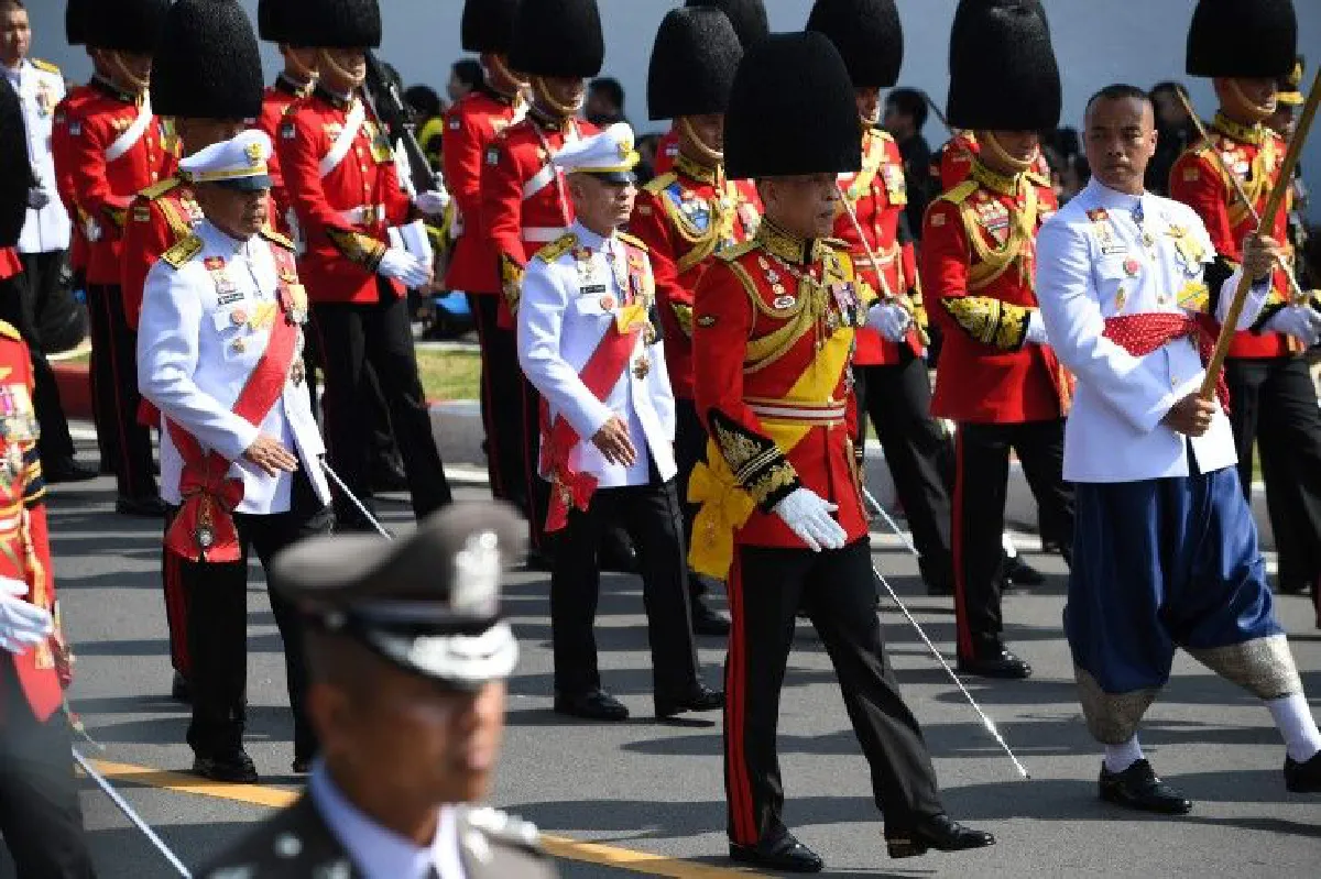สมเด็จพระเจ้าอยู่หัว-พระบรมวงศานุวงศ์เสด็จฯยาตราในขบวนพระบรมราชอิสริยยศ