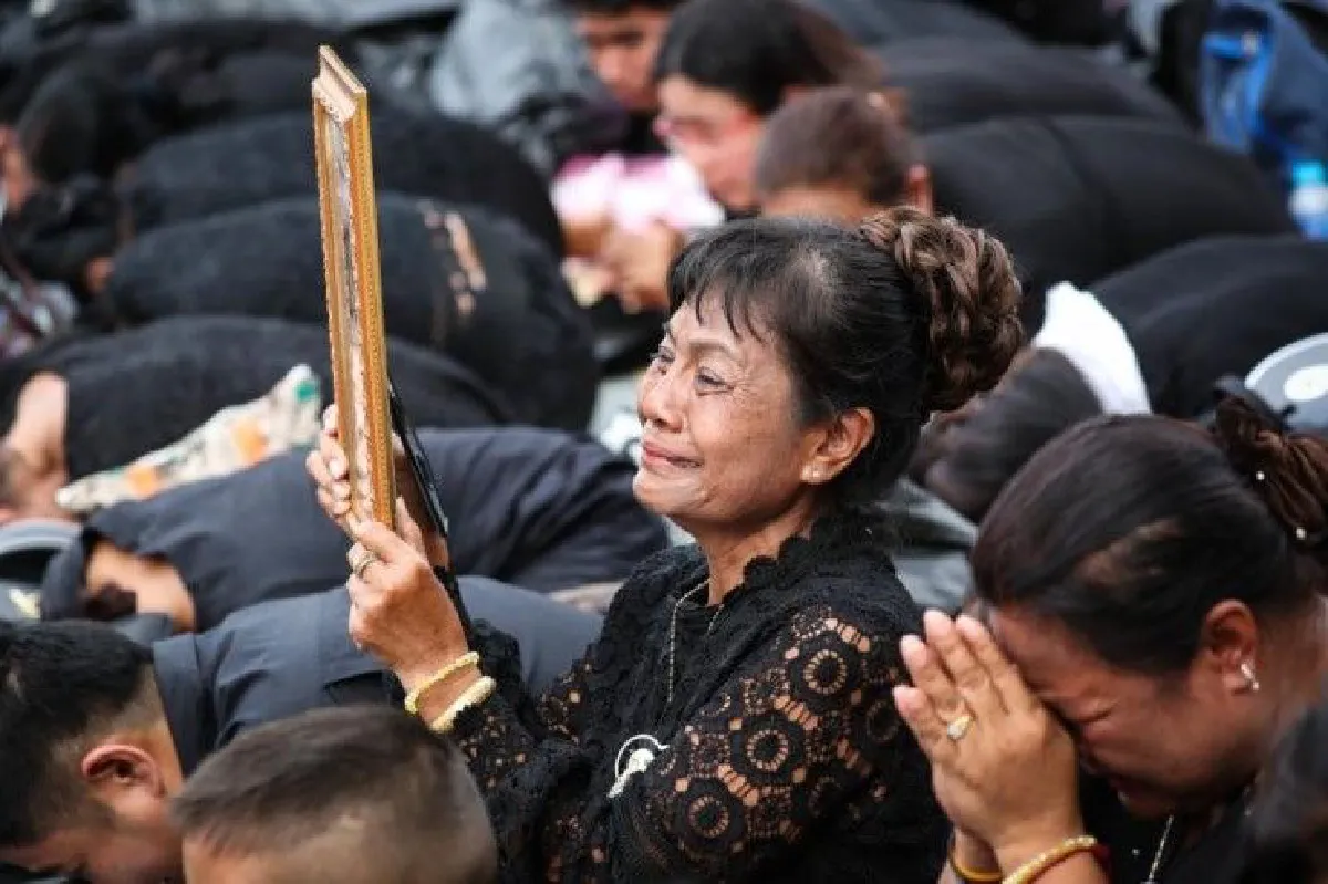 ภาพชุดพระราชพิธีเชิญพระบรมโกศไปพระเมรุมาศผ่านมุมมองสื่อต่างประเทศ