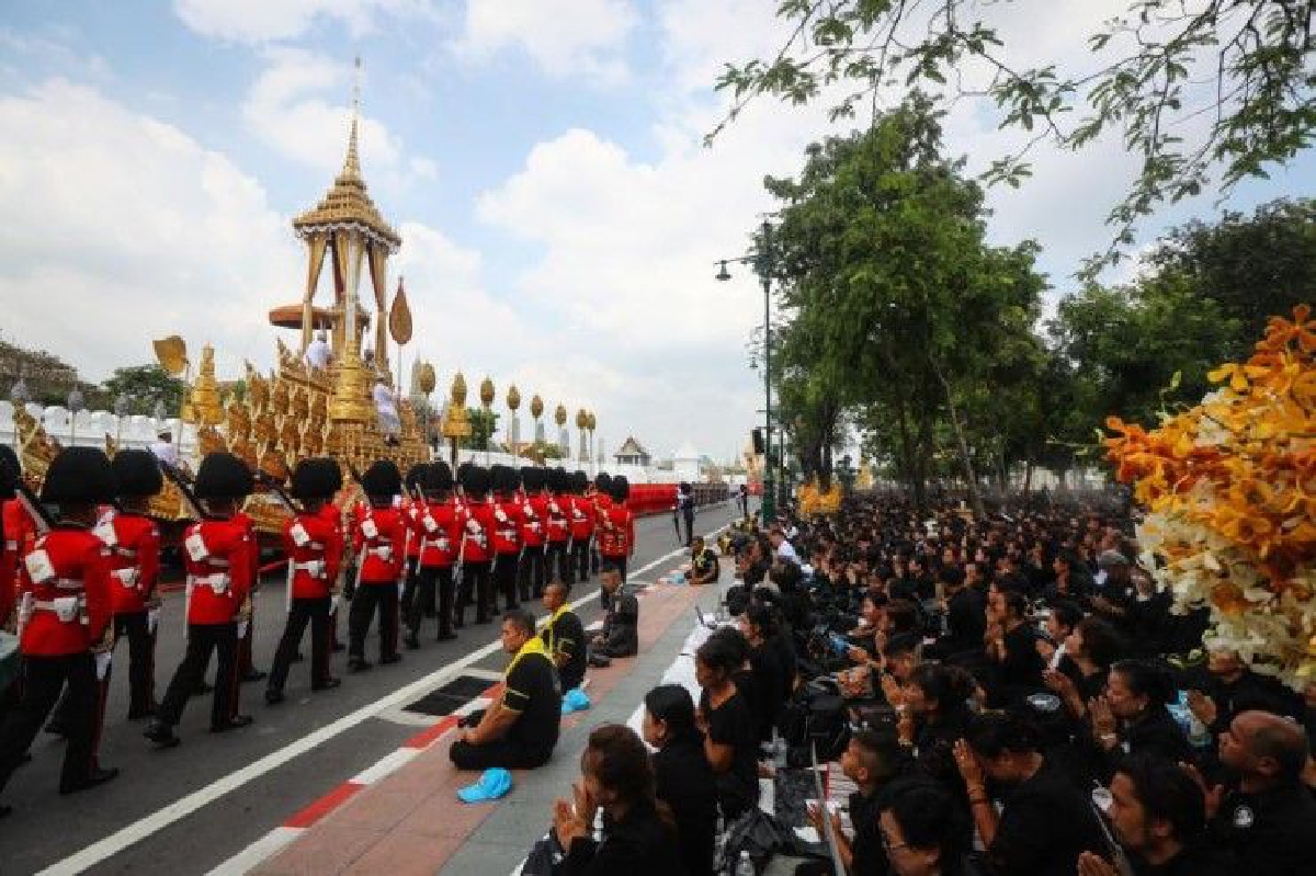 สื่อต่างชาติรายงาน ประชาชนกว่า 3 แสน ร่วมงานถวายพระเพลิงพระบรมศพฯ สื่อต่างชาติรายงาน ประชาชนกว่า 3 แสน ร่วมงานถวายพระเพลิงพระบรมศพฯ