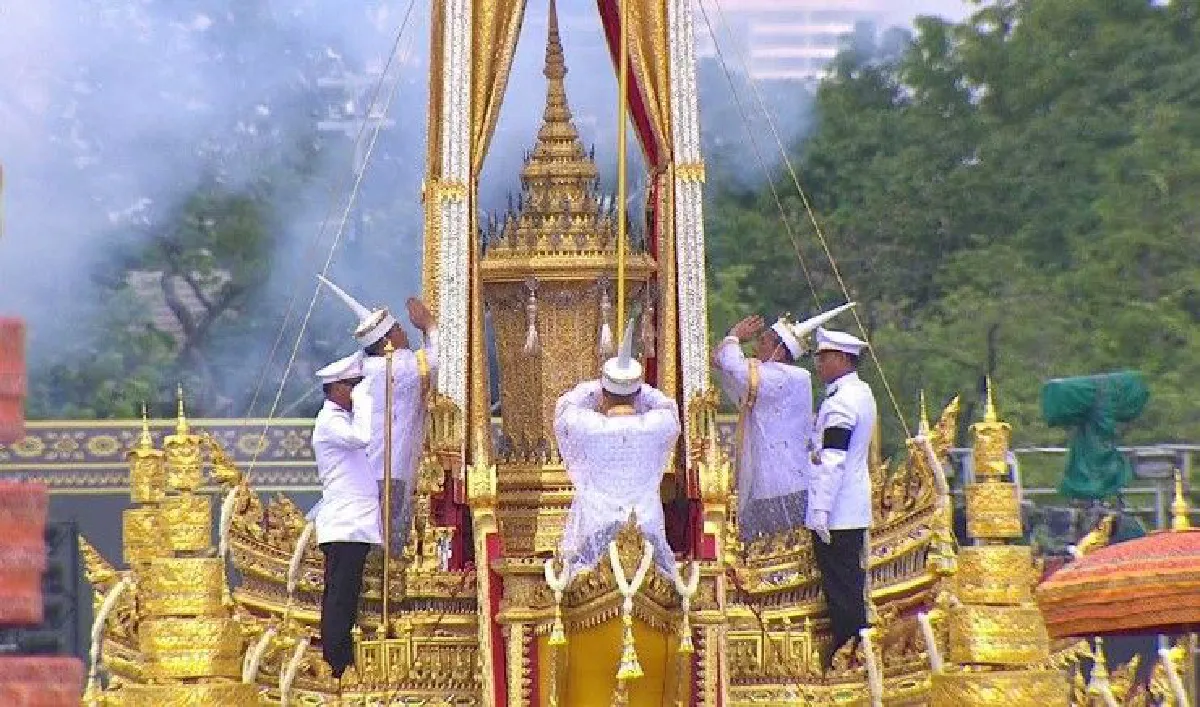 ประมวลภาพ ริ้วขบวนที่ 3 เชิญพระบรมโกศโดยราชรถปืนใหญ่เวียนพระเมรุมาศ