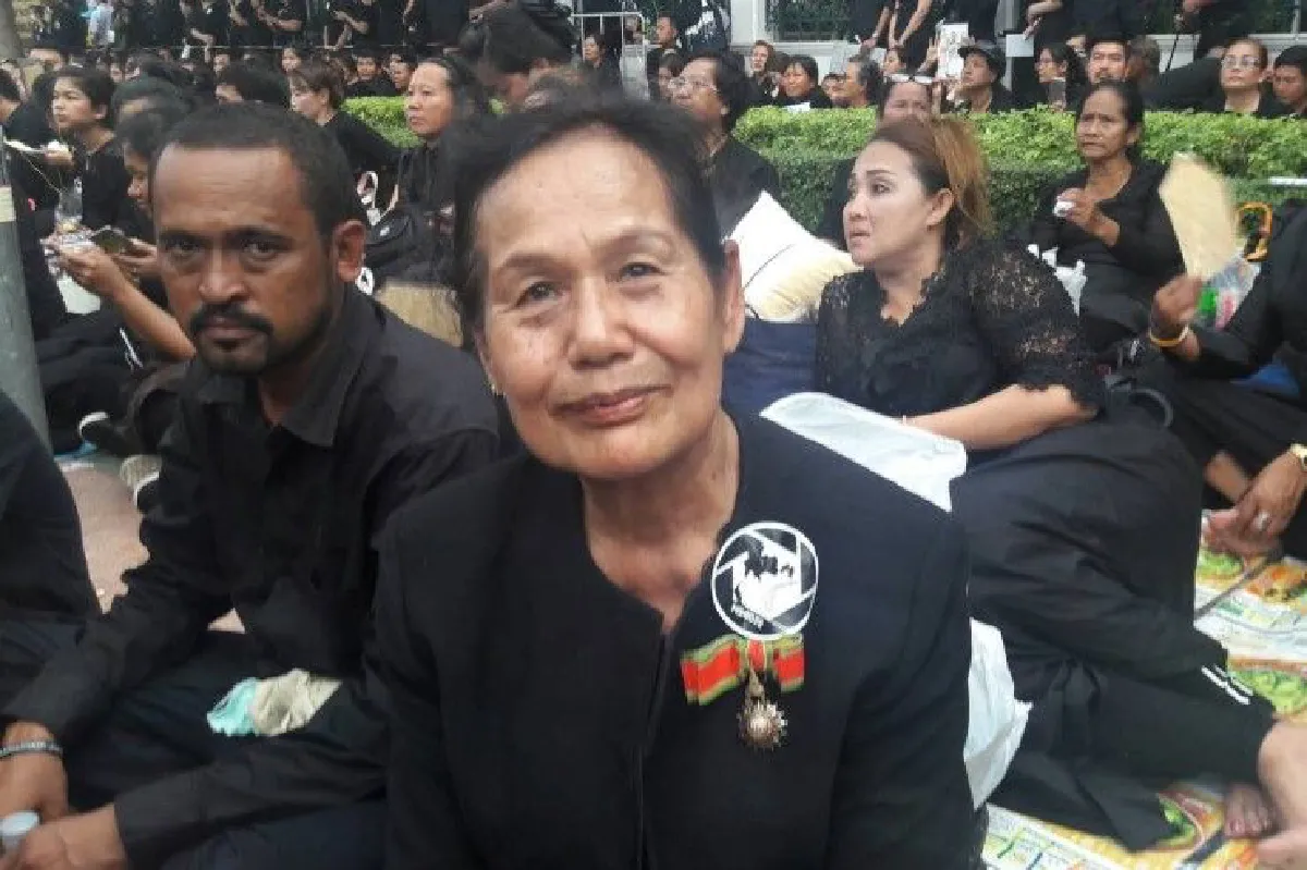 ริ้วขบวนยิ่งใหญ่สมพระเกียรติ ปวงประชาส่งเสด็จสู่ฟ้าสุราลัย