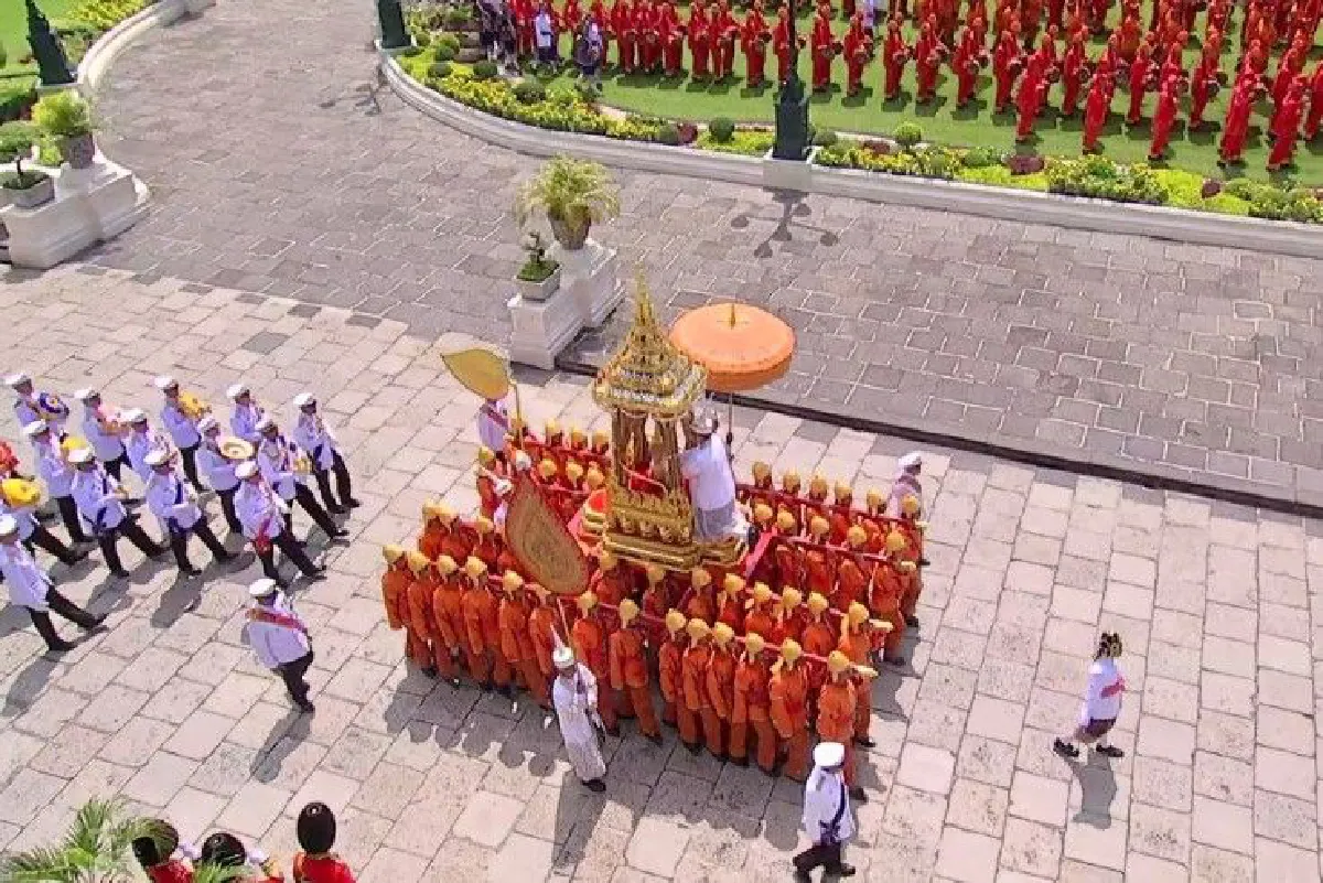 ประมวลภาพ ริ้วขบวนที่ 4 เชิญพระโกศพระบรมอัฐิและพระบรมราชสรีรางคารไปพระบรมมหาราชวัง
