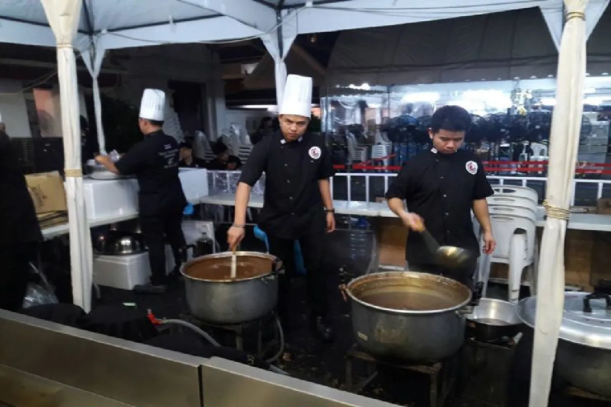 เชฟดัง‘ยกครัวค่า10 ล้าน’ปรุงเมนูทรงโปรด ร.9 แจกประชาชนร่วมถวายอาลัยในครั้งสุดท้าย