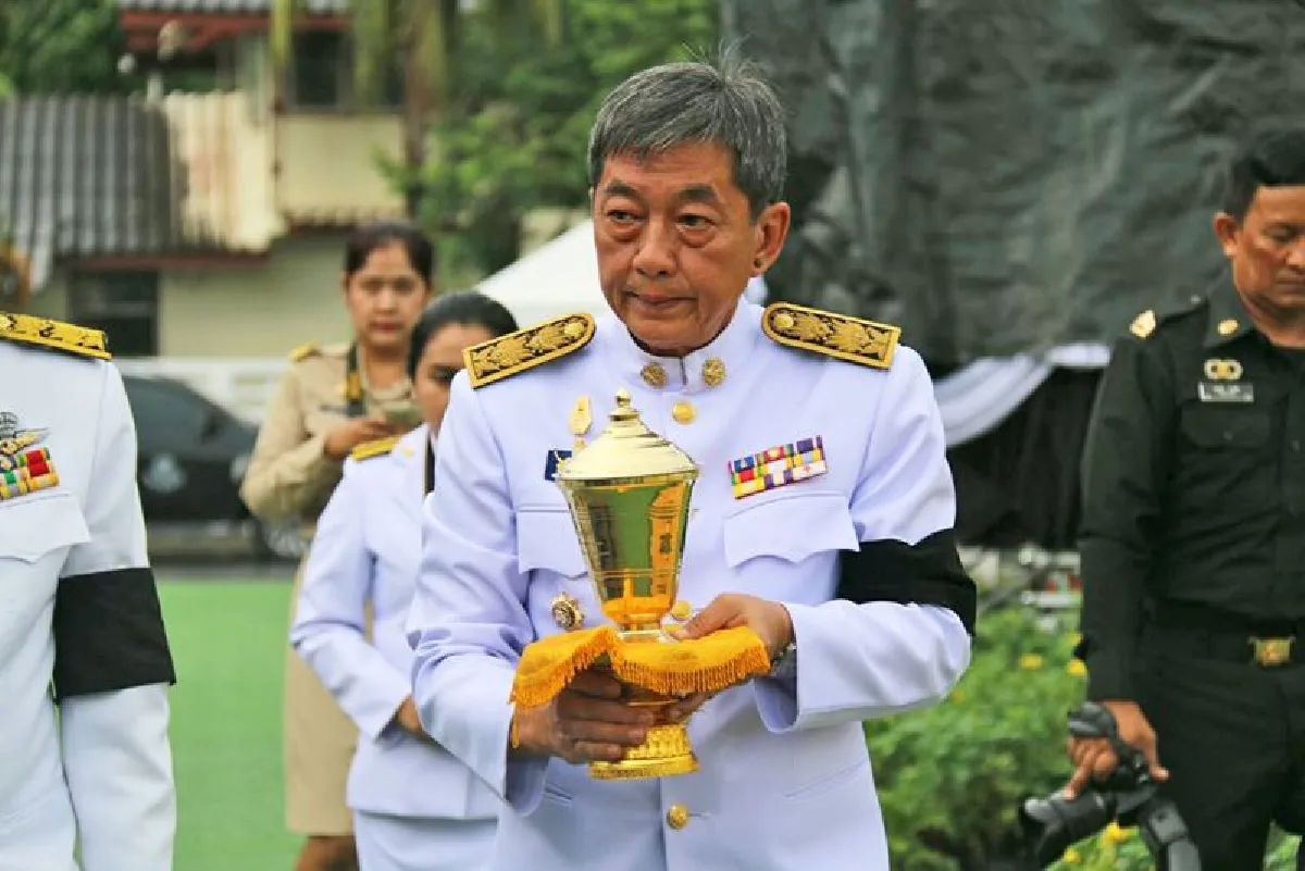 เรือหลวงกระบี่อัญเชิญดอกไม้จันทน์ลอยน่านน้ำเกาะหนู เกาะแมว