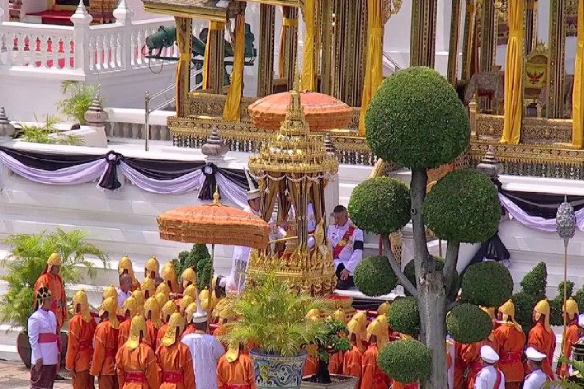 ประมวลภาพ ริ้วขบวนที่ 4 เชิญพระโกศพระบรมอัฐิและพระบรมราชสรีรางคารไปพระบรมมหาราชวัง