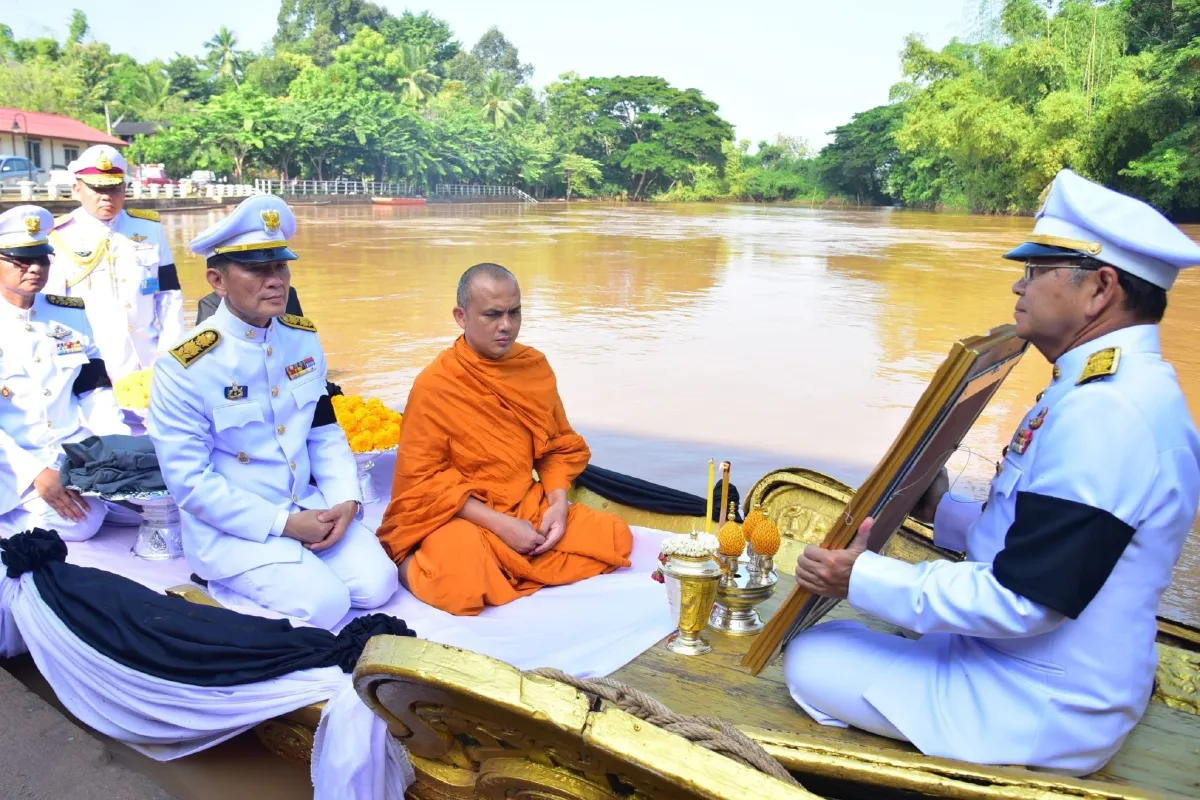 เพชรบูรณ์จัดพิธีลอยดอกไม้จันทน์ในแม่น้ำป่าสัก