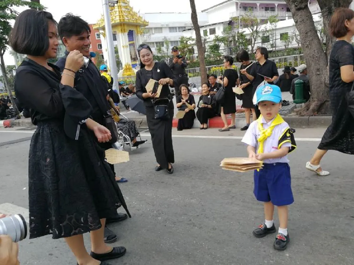 จิตอาสาตัวน้อย มือเล็กๆขอทำเพื่อพระองค์