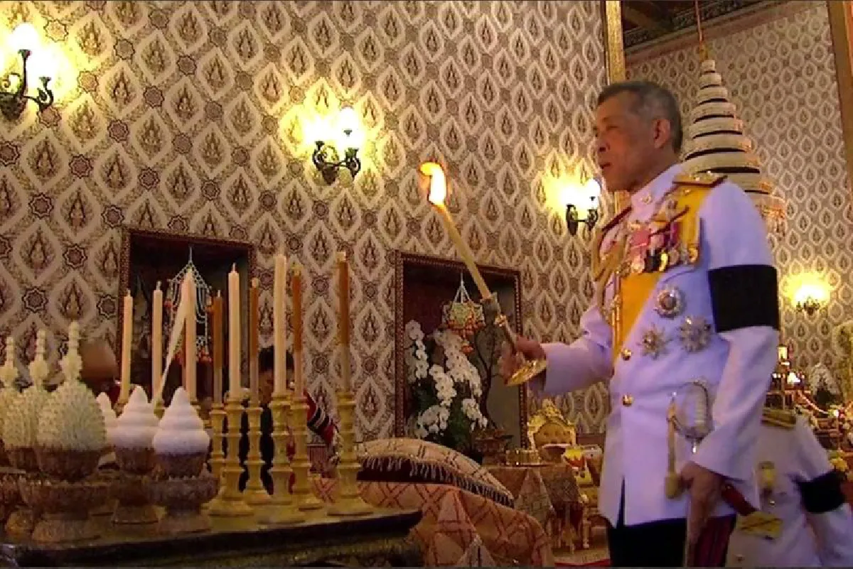 พระเจ้าอยู่หัวทรงบำเพ็ญพระราชกุศลพระบรมอัฐิร.9