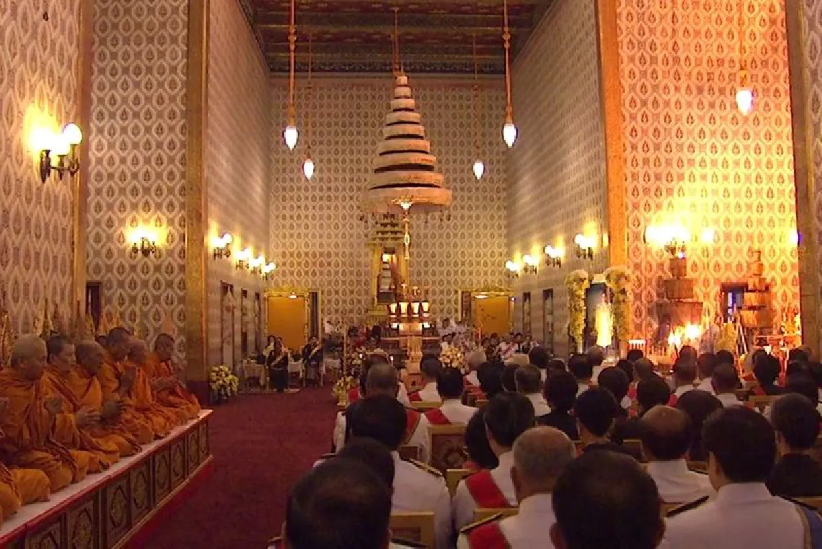 พระเจ้าอยู่หัวทรงบำเพ็ญพระราชกุศลพระบรมอัฐิร.9