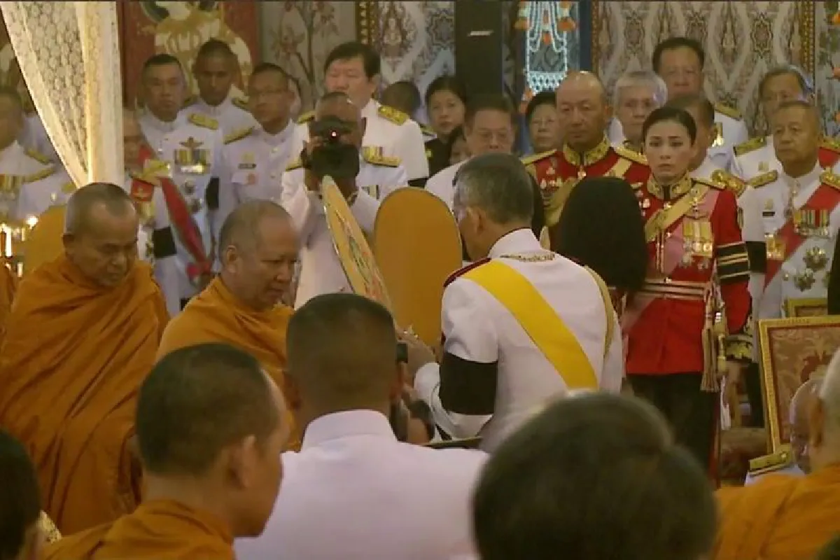 พระเจ้าอยู่หัวทรงบำเพ็ญพระราชกุศลพระบรมอัฐิร.9