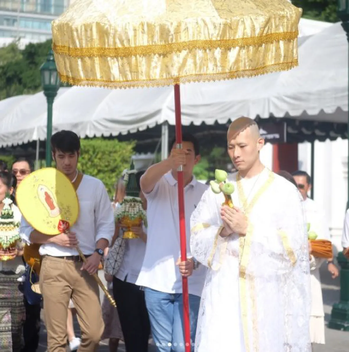 ภัทร ฉัตรบริรักษ์ บวชแทนคุณพ่อแม่ ถวายเป็นพระราชกุศลแด่ในหลวงร.9