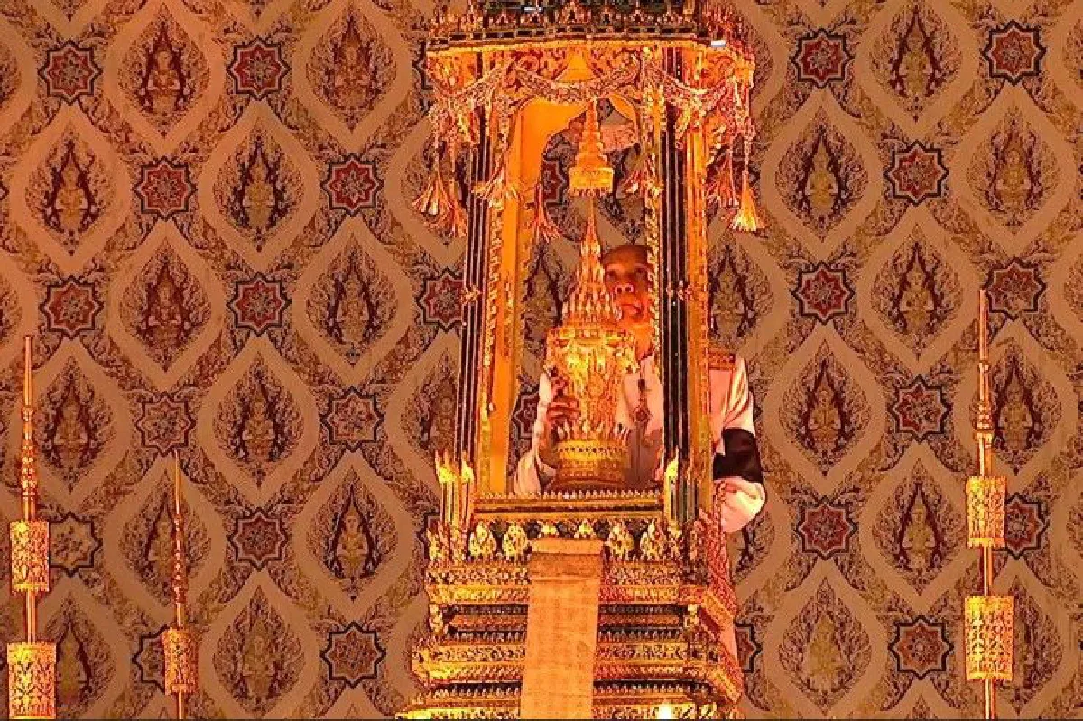ประมวลภาพริ้วขบวนที่ 5 เชิญพระโกศพระบรมอัฐิขึ้นประดิษฐานที่ พระวิมาน พระที่นั่งจักรีมหาปราสาท