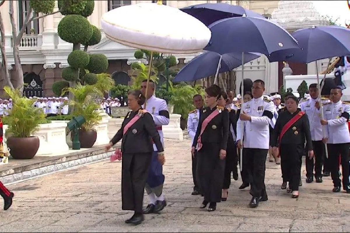 ประมวลภาพริ้วขบวนที่ 5 เชิญพระโกศพระบรมอัฐิขึ้นประดิษฐานที่ พระวิมาน พระที่นั่งจักรีมหาปราสาท