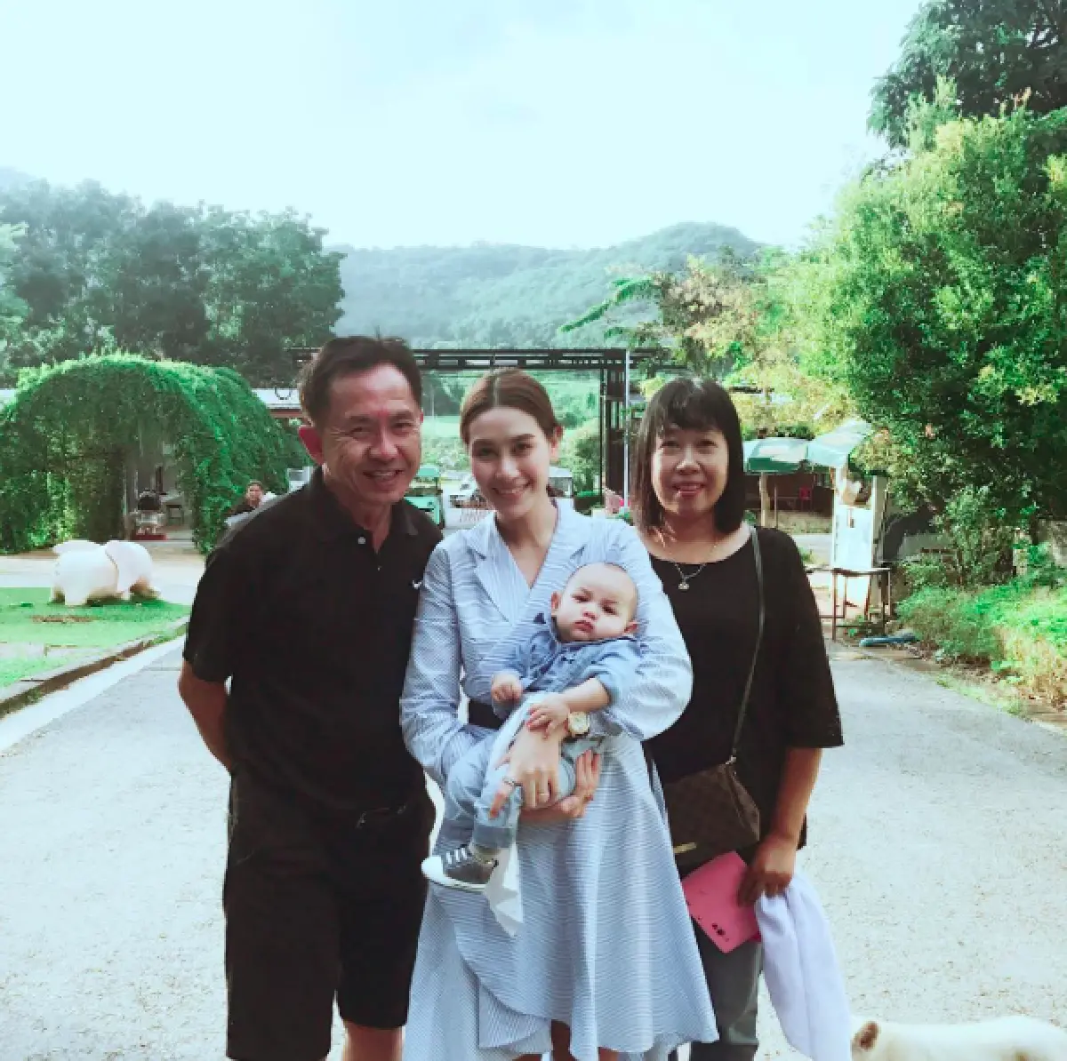 “แซนวิช” พา "น้องลีออง" ลูกชายคนล่าสุดของ "เสก โลโซ” เที่ยวเขาใหญ่