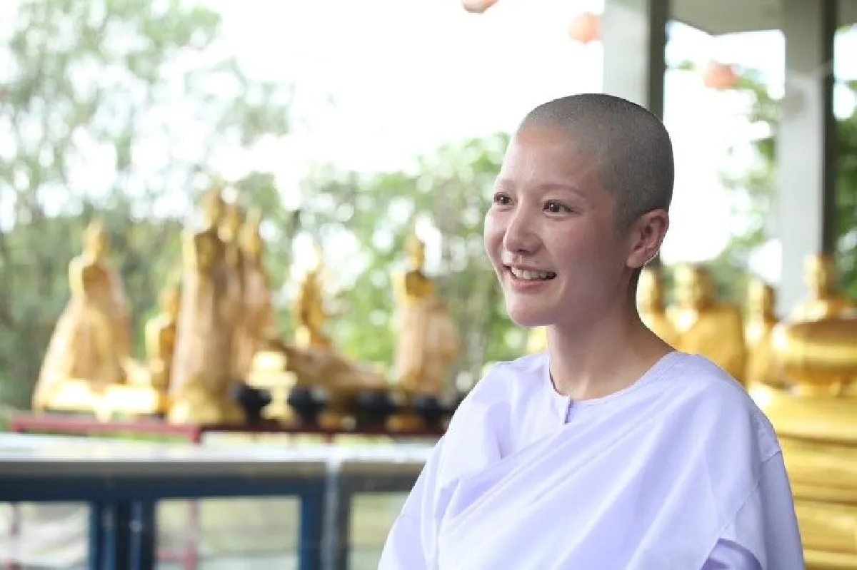 ชีวิตบนเส้นทางธรรม 1 พรรษาของพริ้ตตี้เงินล้าน "สต็อป ศรัณย์รักษ์ ศิริรำไพวงษ์"