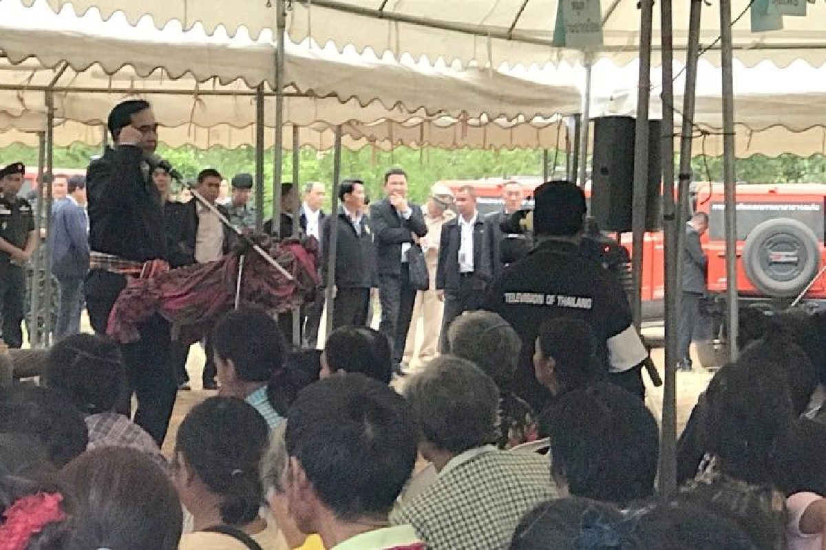 บิ๊กตู่ลงพื้นที่ขอนแก่น สั่งลดระบายน้ำเขื่อนอุบลรัตน์บรรเทาน้ำท่วม บิ๊กตู่ลงพื้นที่ขอนแก่น สั่งลดระบายน้ำเขื่อนอุบลรัตน์บรรเทาน้ำท่วม