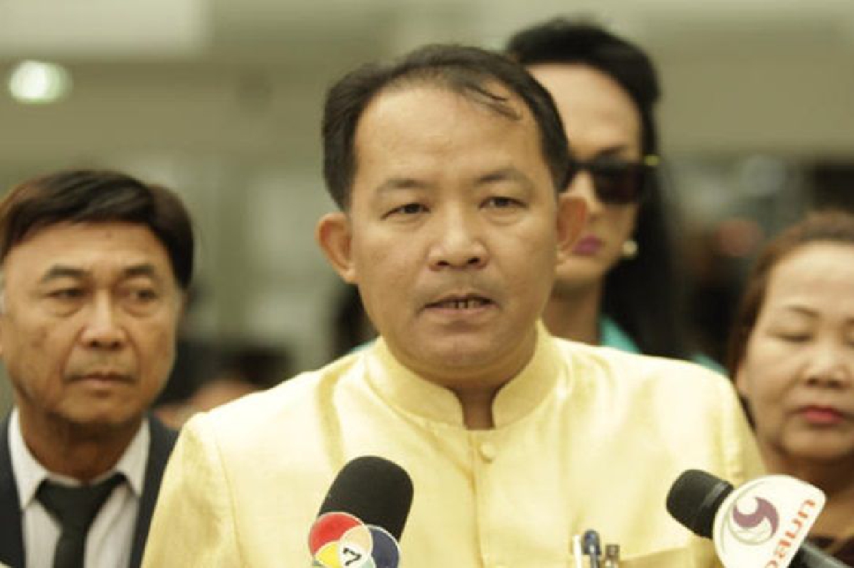 “ศรีสุวรรณ” ซัด “บิ๊กตู่-มีชัย” ประโยชน์ต่างตอบแทน “ศรีสุวรรณ” ซัด “บิ๊กตู่-มีชัย” ประโยชน์ต่างตอบแทน