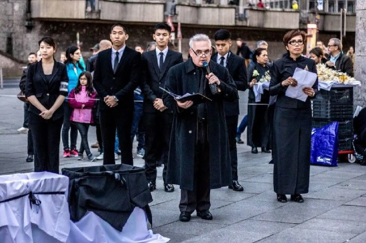 เยอรมันเปิดจตุรัส "มาเรียนพลัทซ์" จัดพิธีวางดอกไม้จันทน์ในหลวง ร.9 สมพระเกียรติ