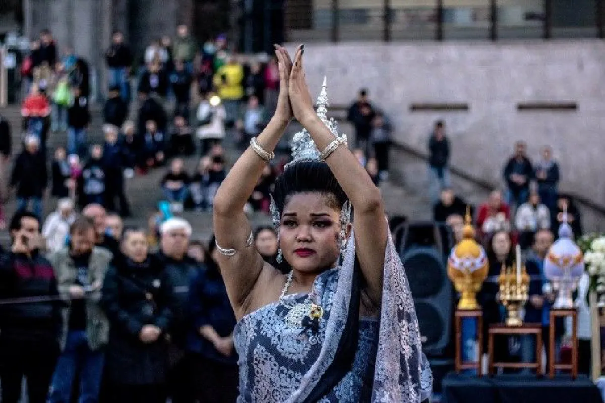 เยอรมันเปิดจตุรัส "มาเรียนพลัทซ์" จัดพิธีวางดอกไม้จันทน์ในหลวง ร.9 สมพระเกียรติ