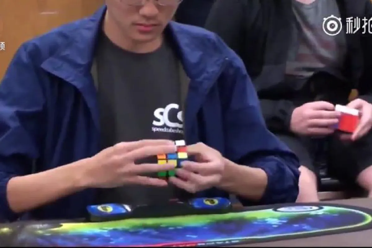 ทุบสถิติ! หนุ่มเกาหลีใต้คว้าแชมป์แก้รูบิคเร็วที่สุดในโลก