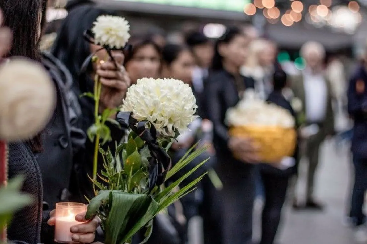 เยอรมันเปิดจตุรัส "มาเรียนพลัทซ์" จัดพิธีวางดอกไม้จันทน์ในหลวง ร.9 สมพระเกียรติ