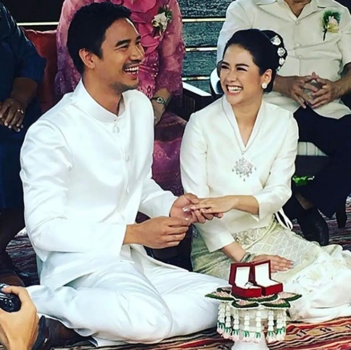 งามขนาด..ชุดแต่งงานสไตล์ล้านนา ตามแบบฉบับเจ้าสาวคนบันเทิง