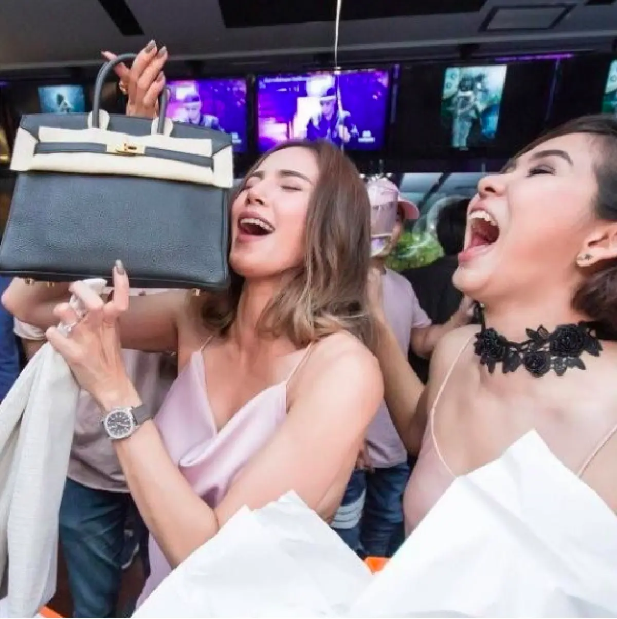 ของขวัญหรูราคาแพง ของเหล่าคนบันเทิงจากคนสำคัญ