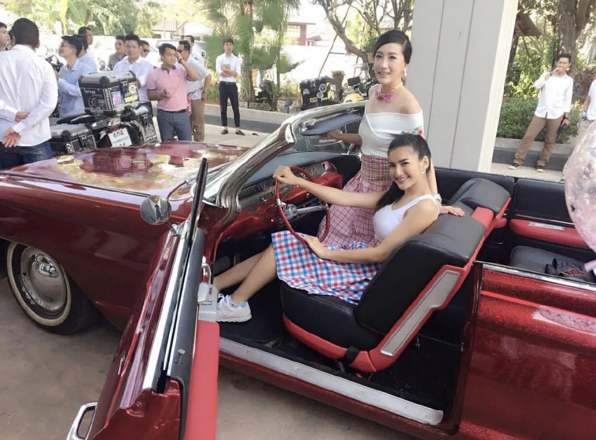 แก้ม กวินตรา ควงแฟนหนุ่มเข้าพิธีวิวาห์สไตล์อีสาน นุ่งผ้าขาวม้าสวยเก๋